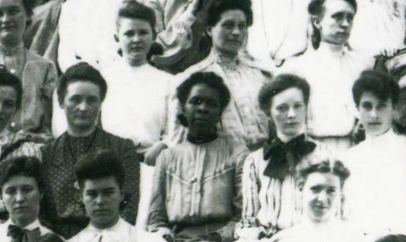 Nellie Craig in the center of her class during a group photo